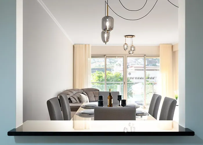 Anchored In Carmo By Homie 卡马拉-德洛布什