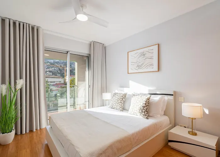 Anchored In Carmo By Homie 卡马拉-德洛布什